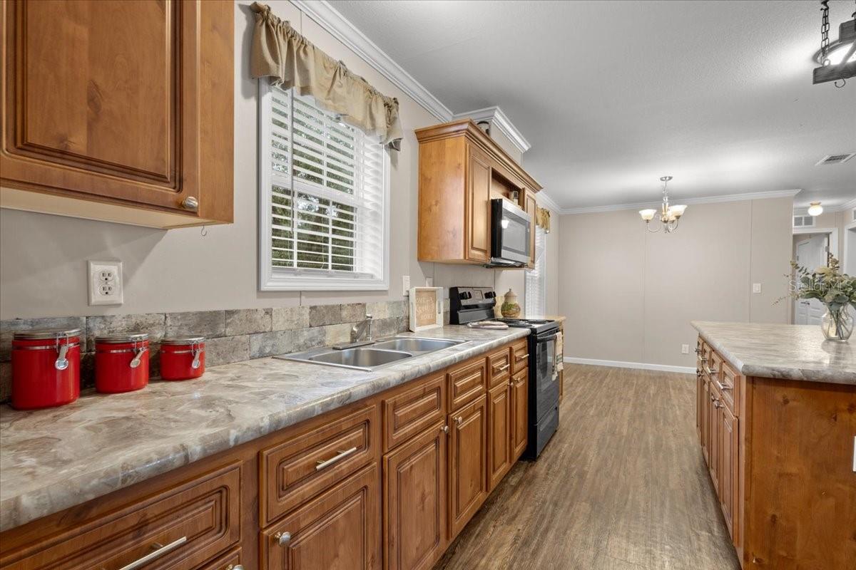 UNIVERSITY ESTATES - Residential