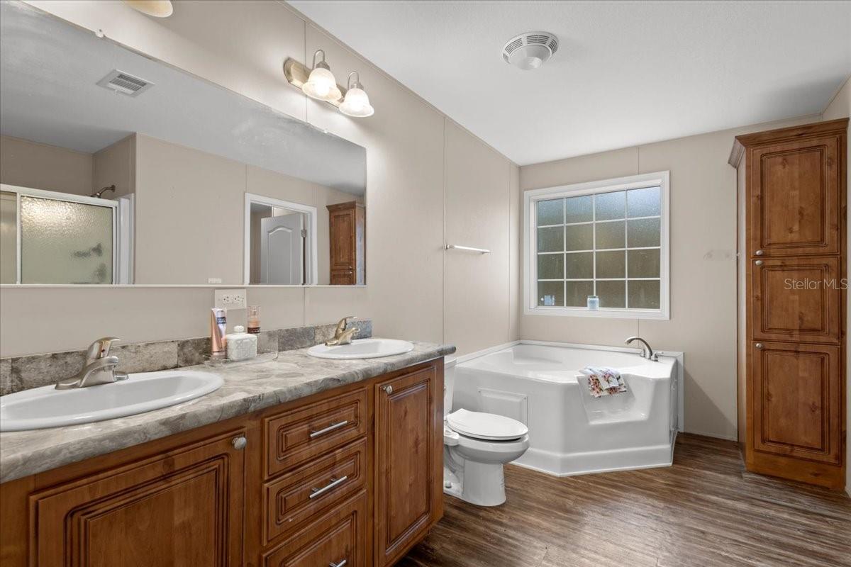 UNIVERSITY ESTATES - Residential