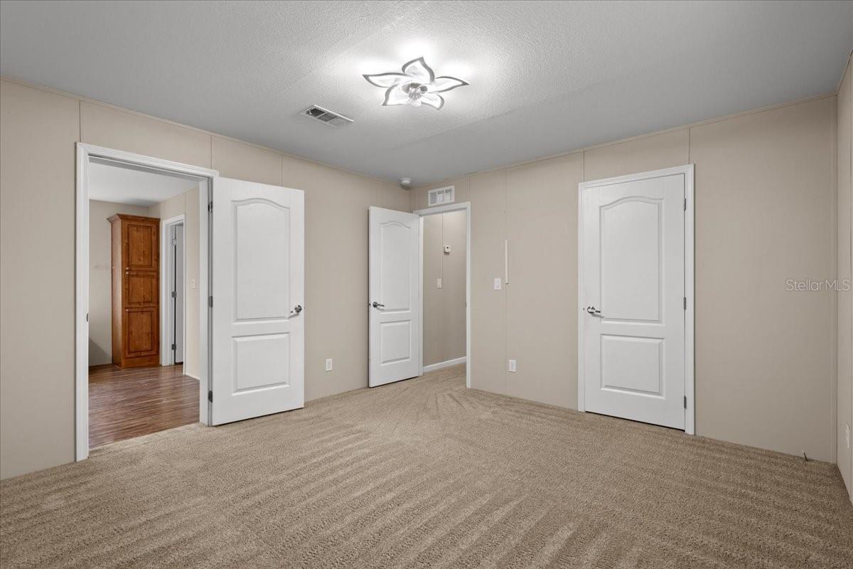 UNIVERSITY ESTATES - Residential