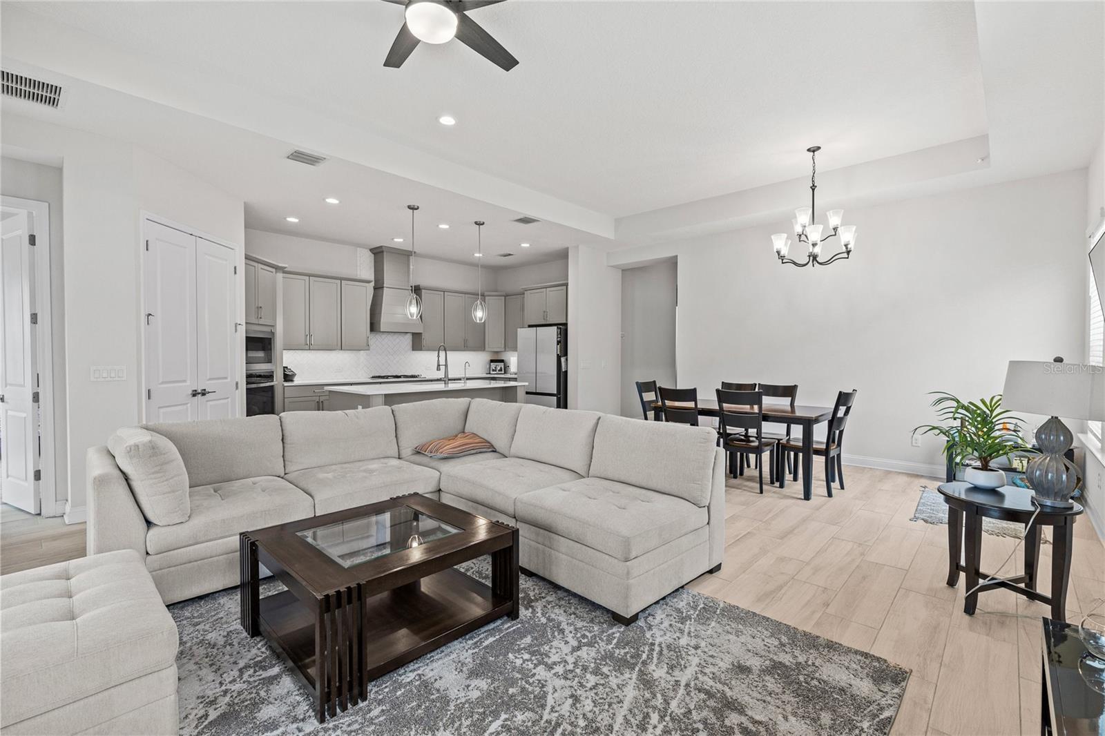 COURTNEY OAKS & COURTNEY CHASE - Residential