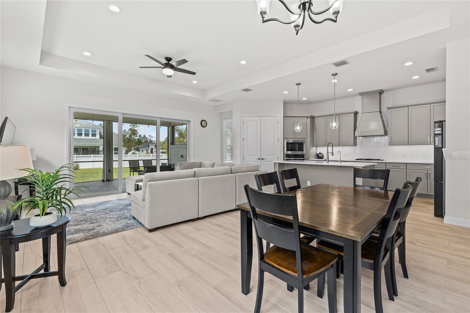 COURTNEY OAKS & COURTNEY CHASE - Residential