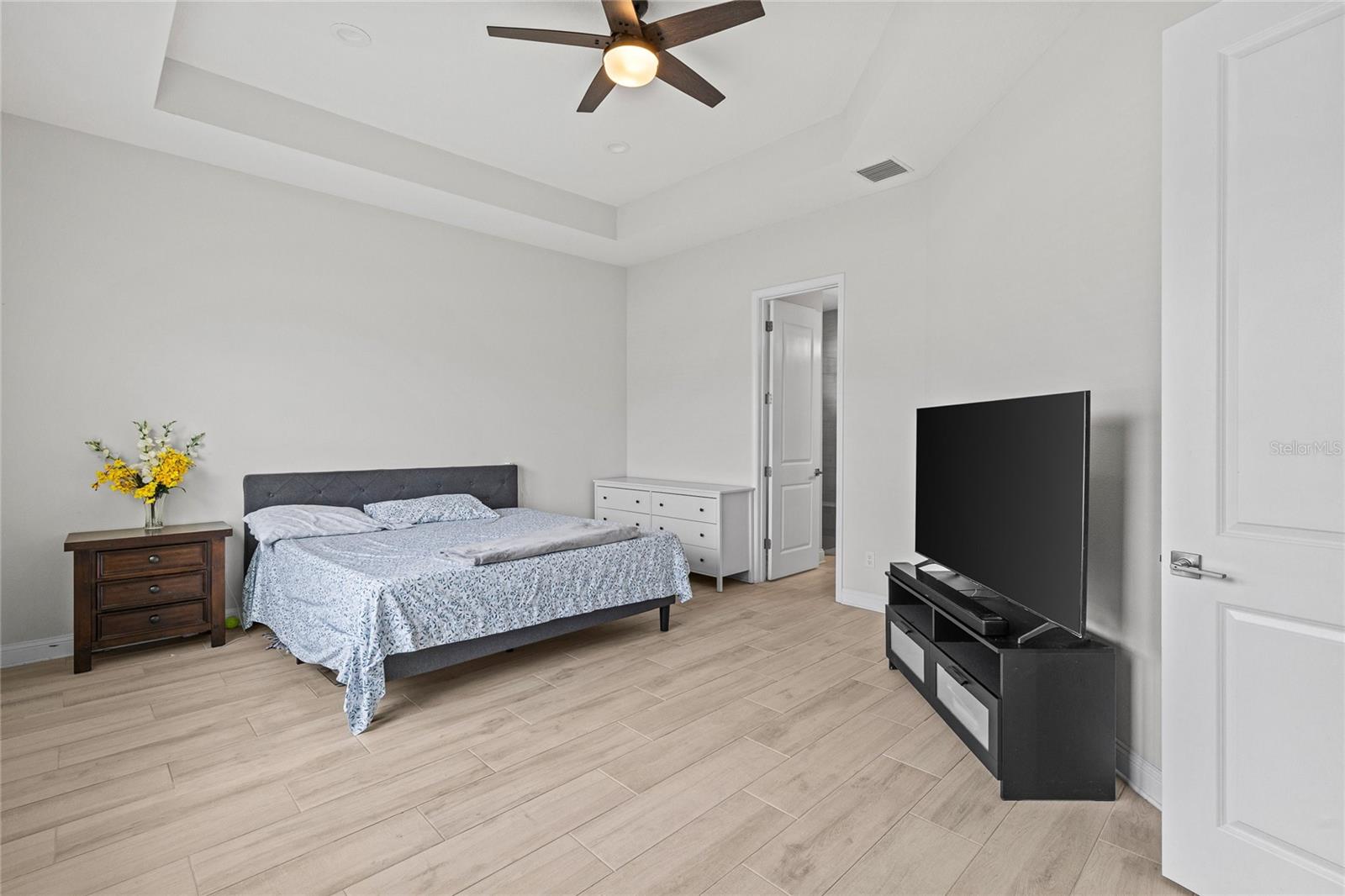 COURTNEY OAKS & COURTNEY CHASE - Residential