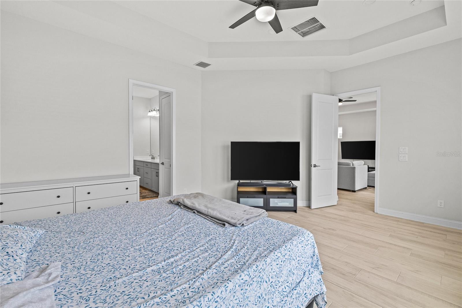 COURTNEY OAKS & COURTNEY CHASE - Residential