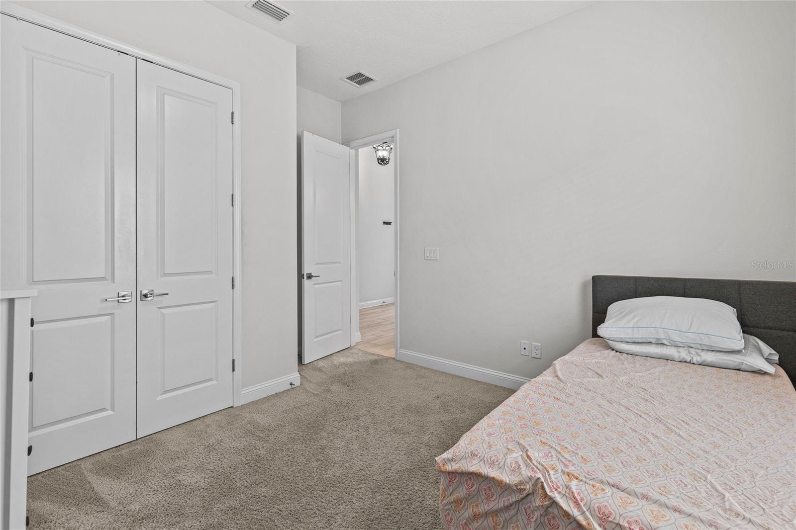 COURTNEY OAKS & COURTNEY CHASE - Residential
