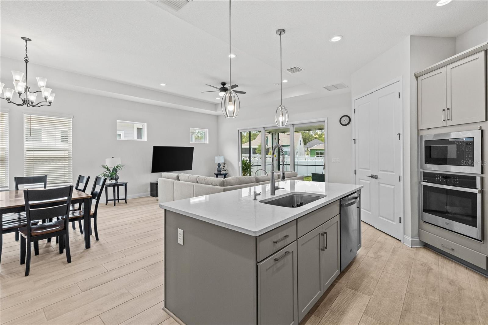 COURTNEY OAKS & COURTNEY CHASE - Residential