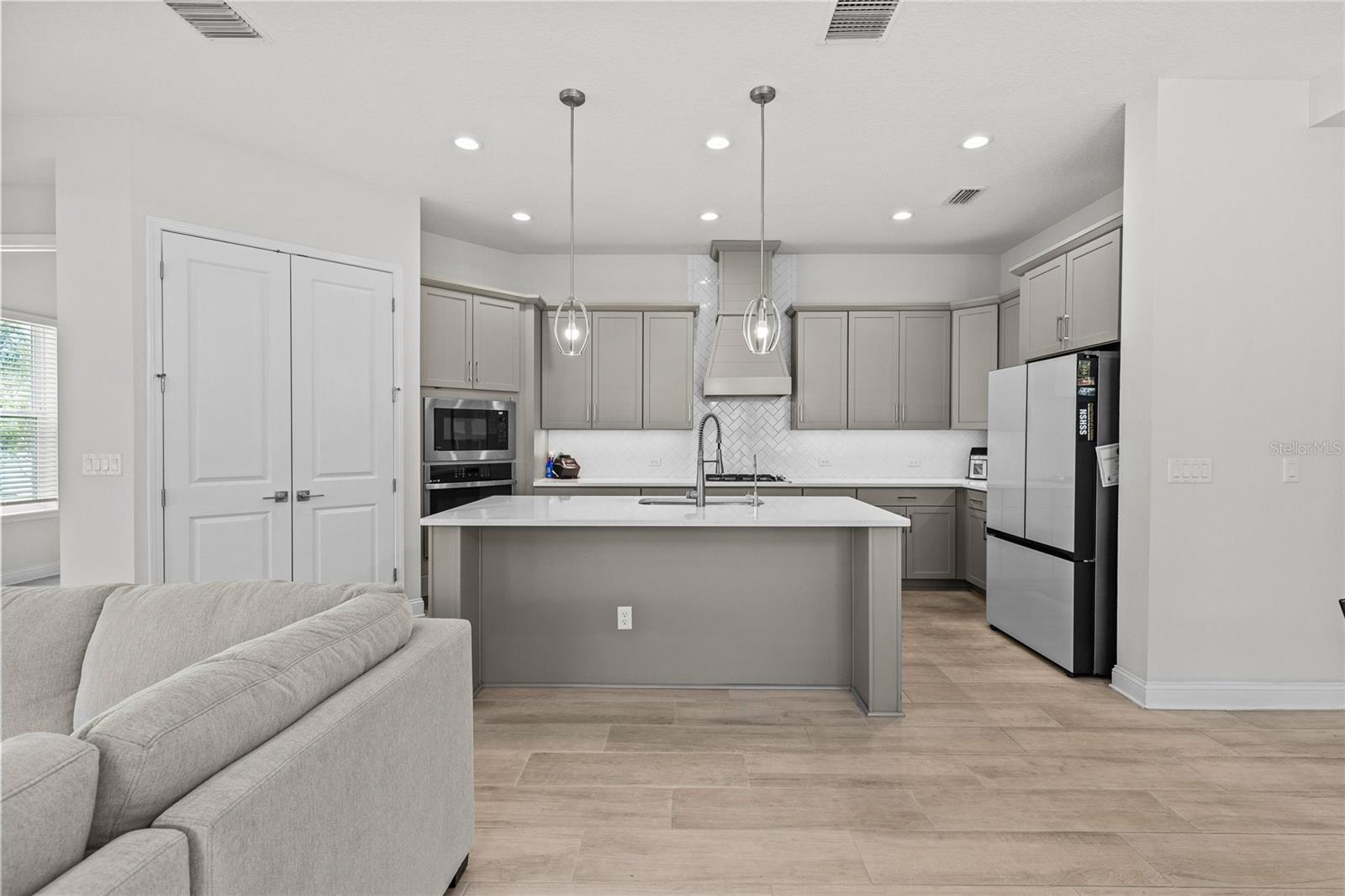 COURTNEY OAKS & COURTNEY CHASE - Residential