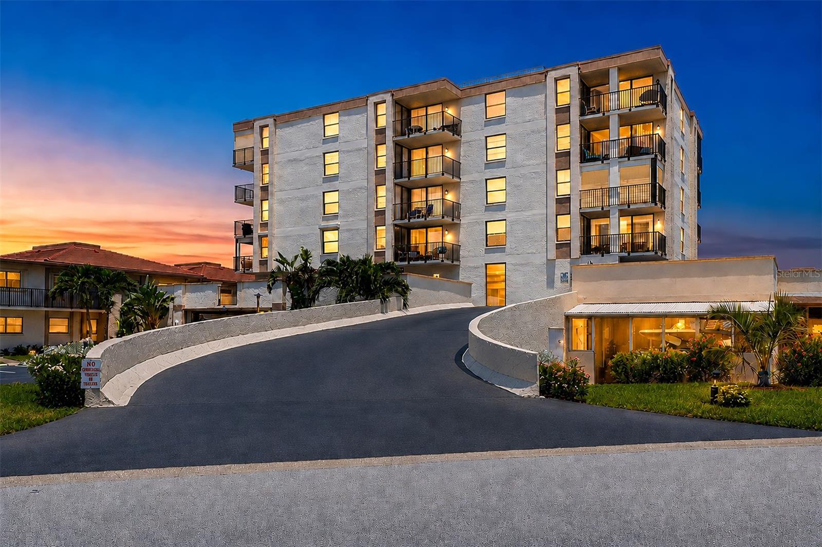 6145 SUN BOULEVARD 306