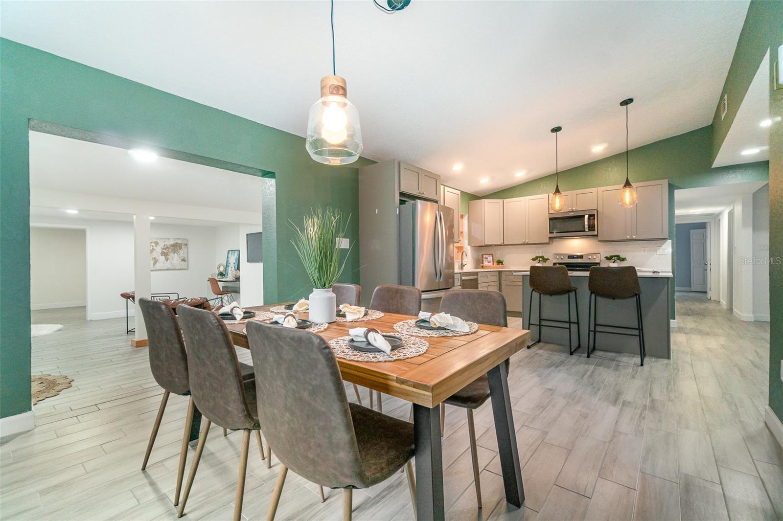 2524 DELLWOOD DRIVE