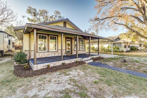 Photo of 516 Walnut Street, Auburndale, FL 33823 (MLS # L4959387)