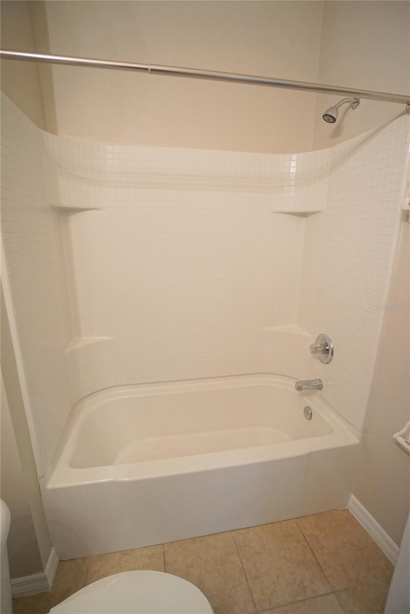 EAGLE PALM PH II - Residential Lease