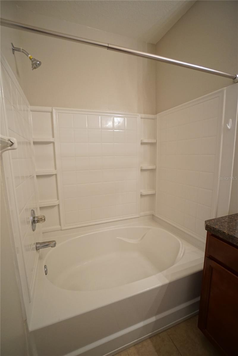 EAGLE PALM PH II - Residential Lease