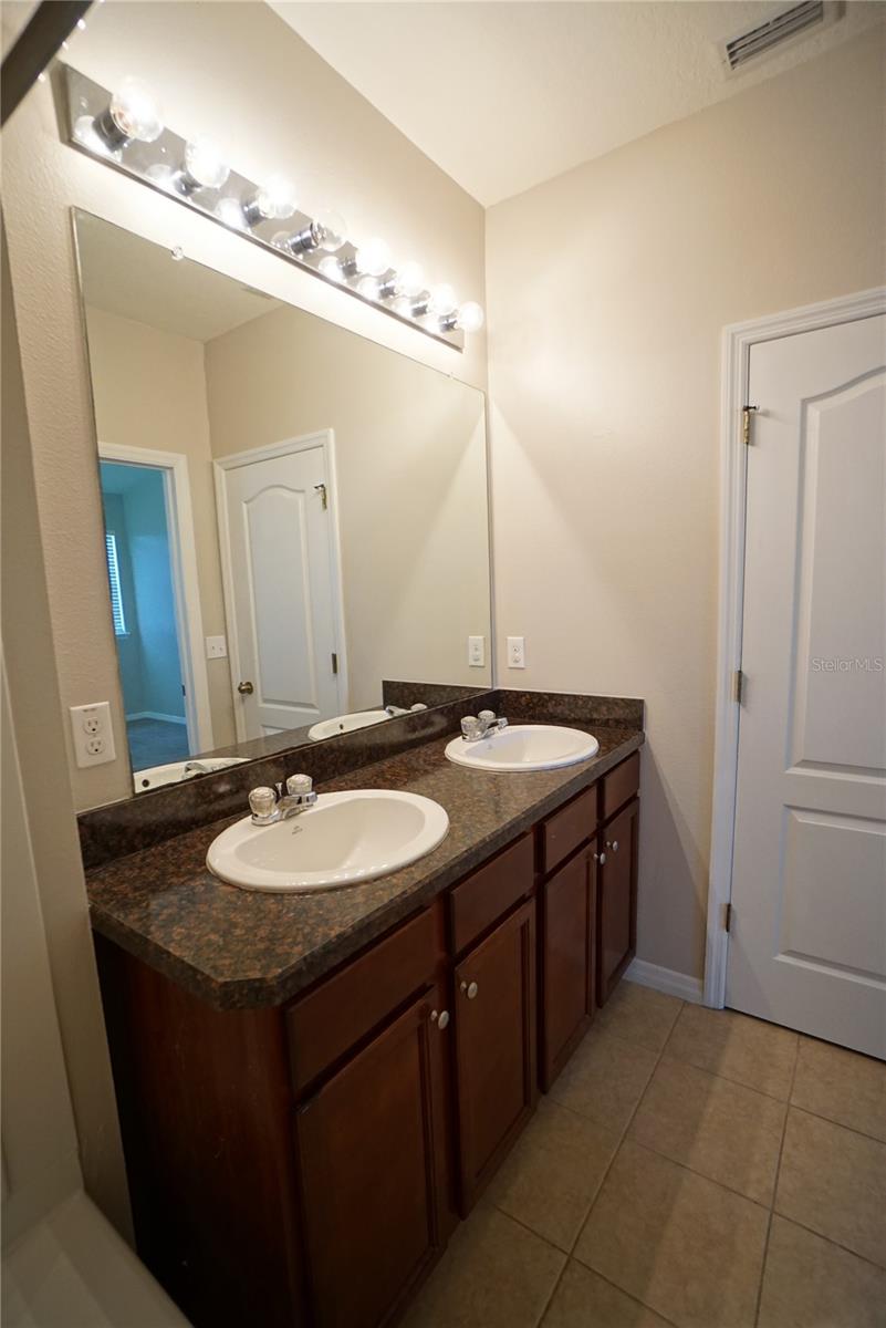 EAGLE PALM PH II - Residential Lease