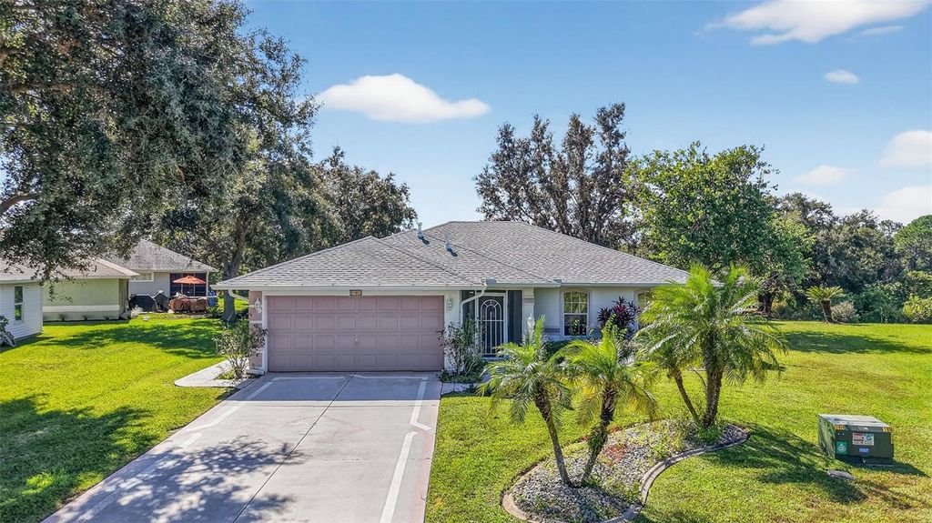 Photo of 21902 King Henry Avenue, Leesburg, FL 34748 (MLS # G5103957)