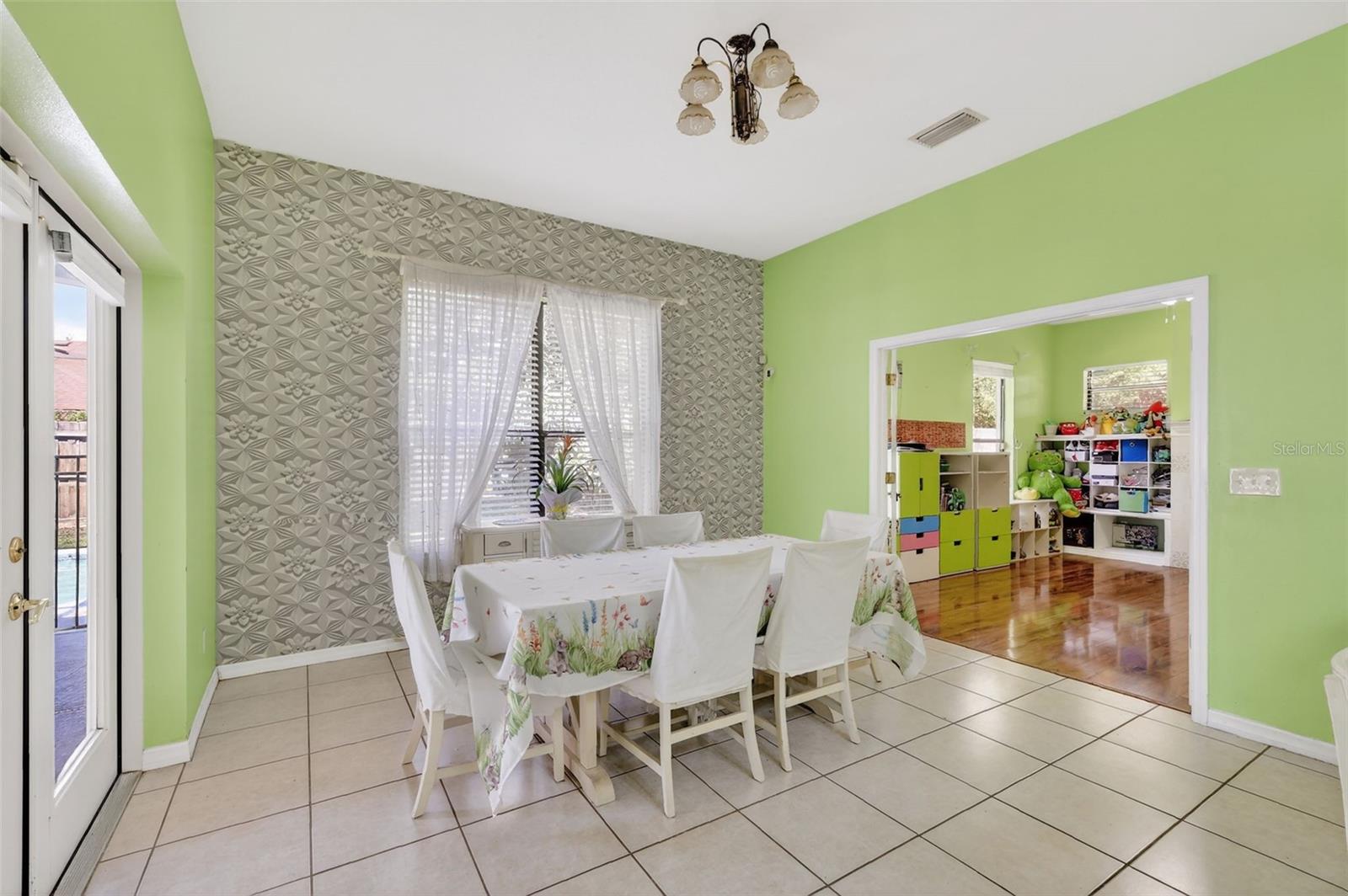 LAKE CRESCENT HILLS SUB - Residential