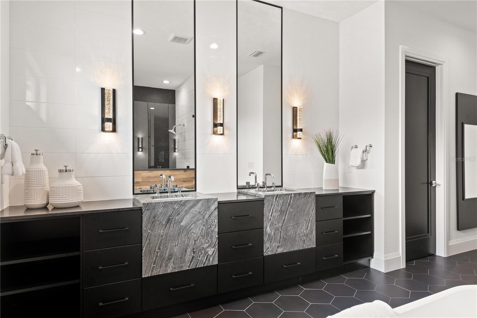 REUNION WEST VLGS NORTH - Residential