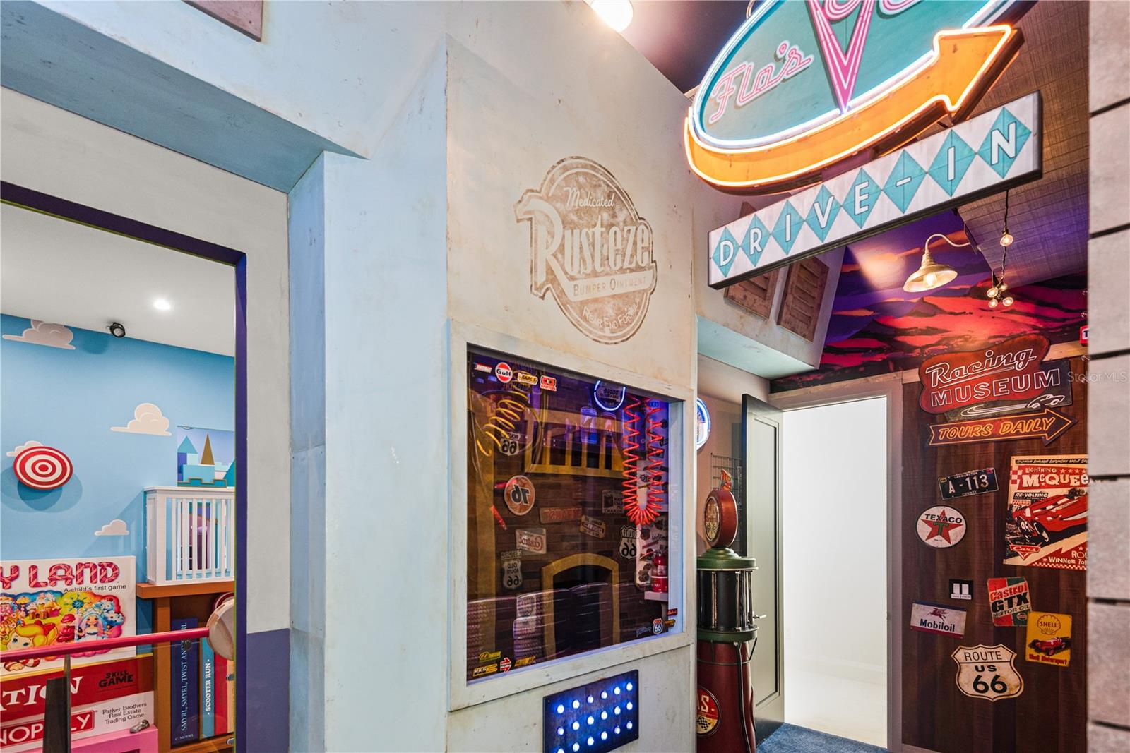 REUNION WEST VLGS NORTH - Residential