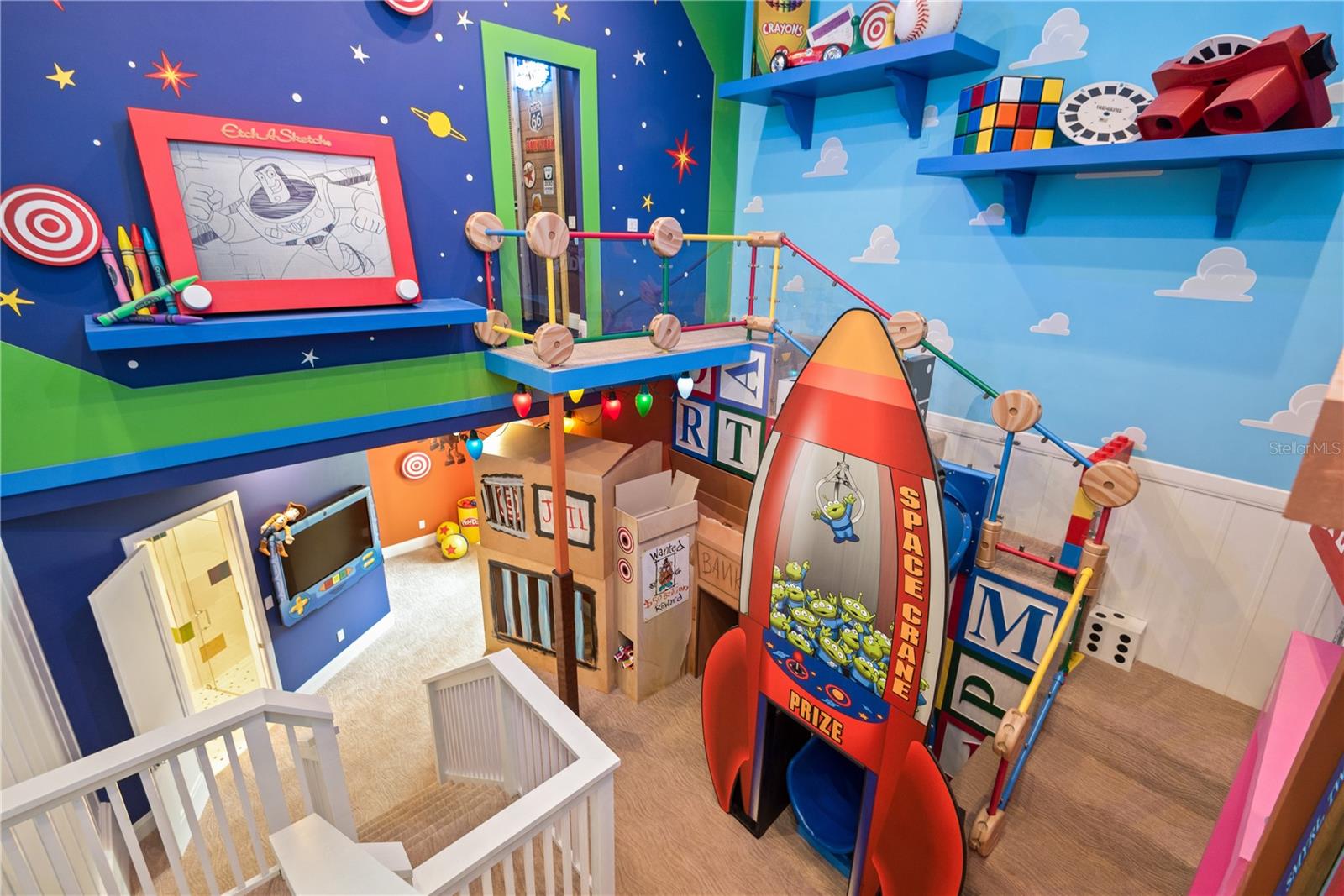 REUNION WEST VLGS NORTH - Residential