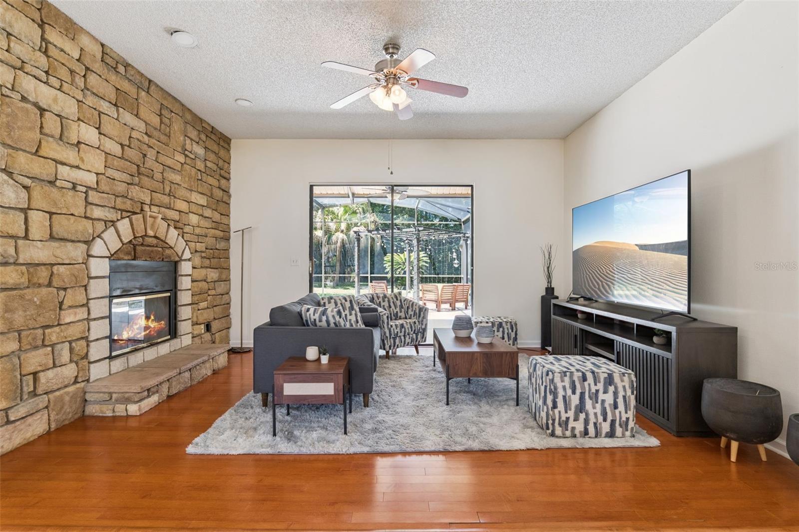 1462 DEER LAKE CIRCLE