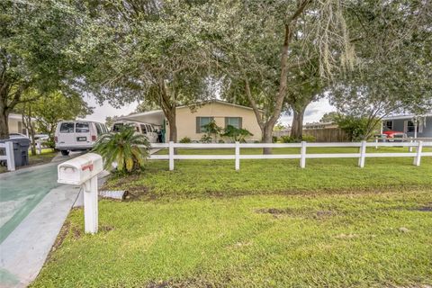 A home in LAKELAND