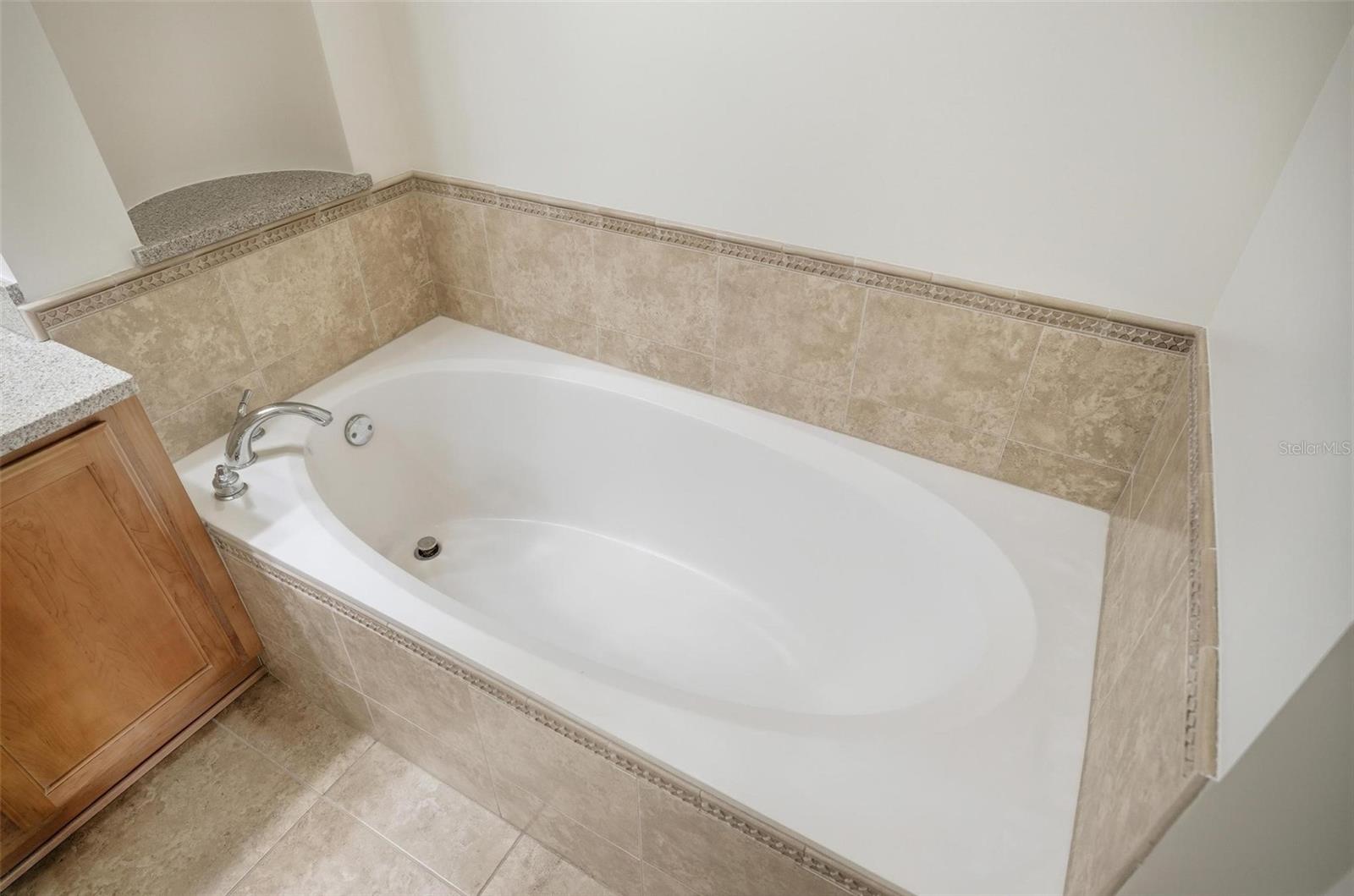 YACHT HARBOR VILLAGE CONDOS - Residential Lease