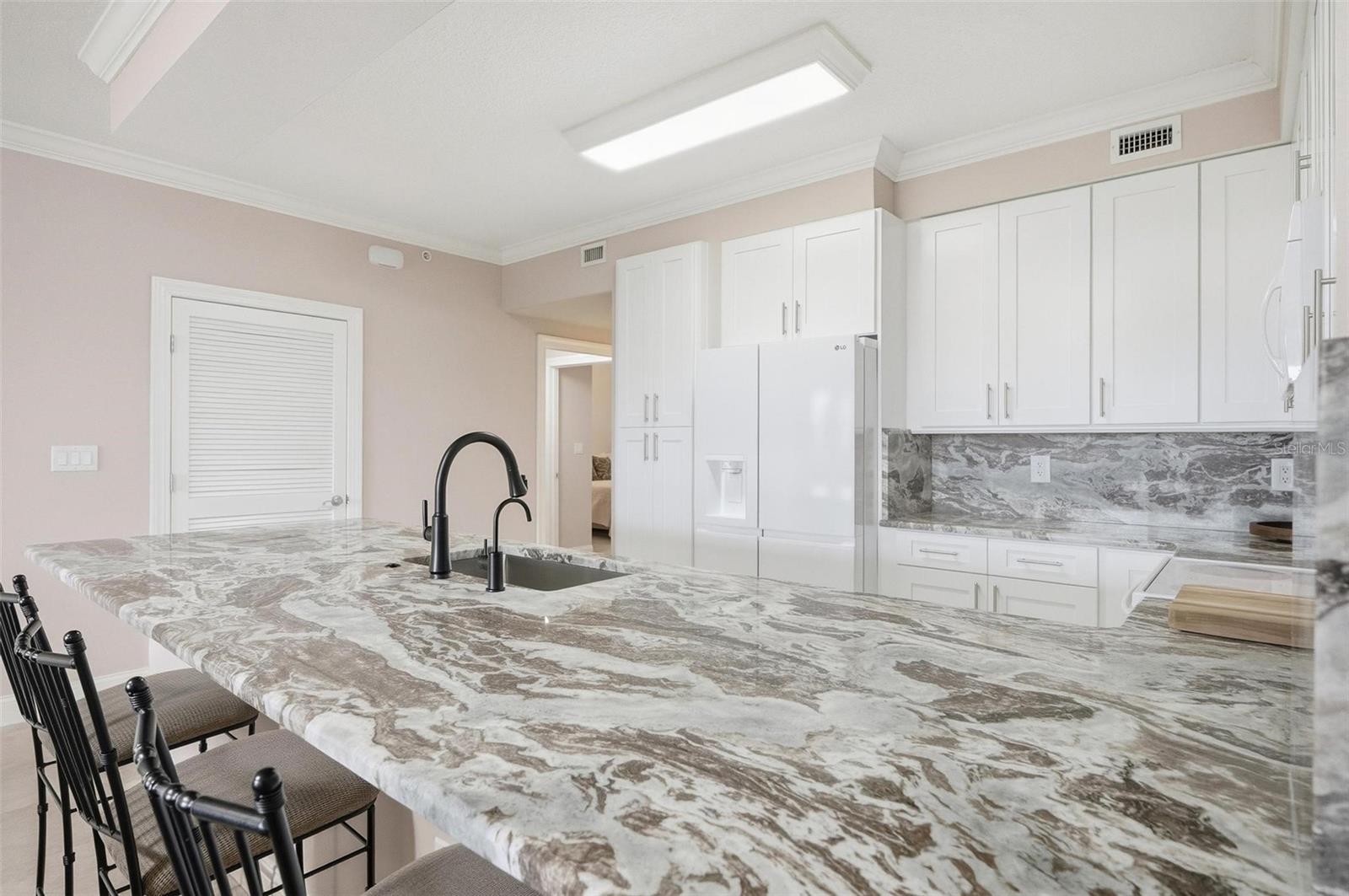 SURF CLUB 1 - Residential Lease