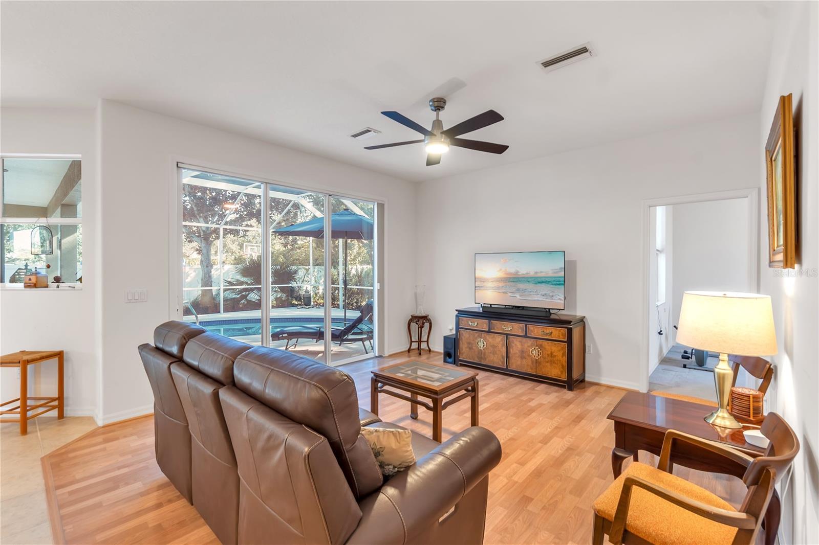 THREE OAKS - Residential