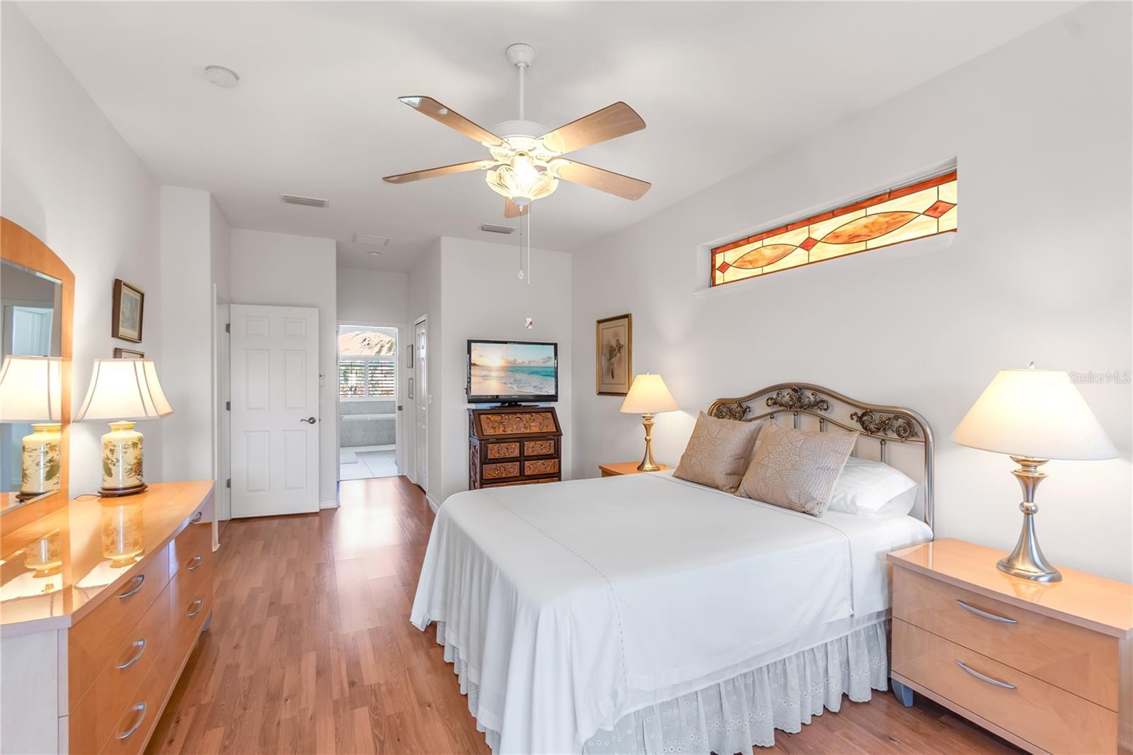 THREE OAKS - Residential