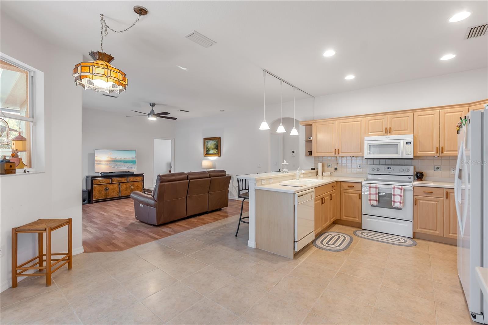 THREE OAKS - Residential