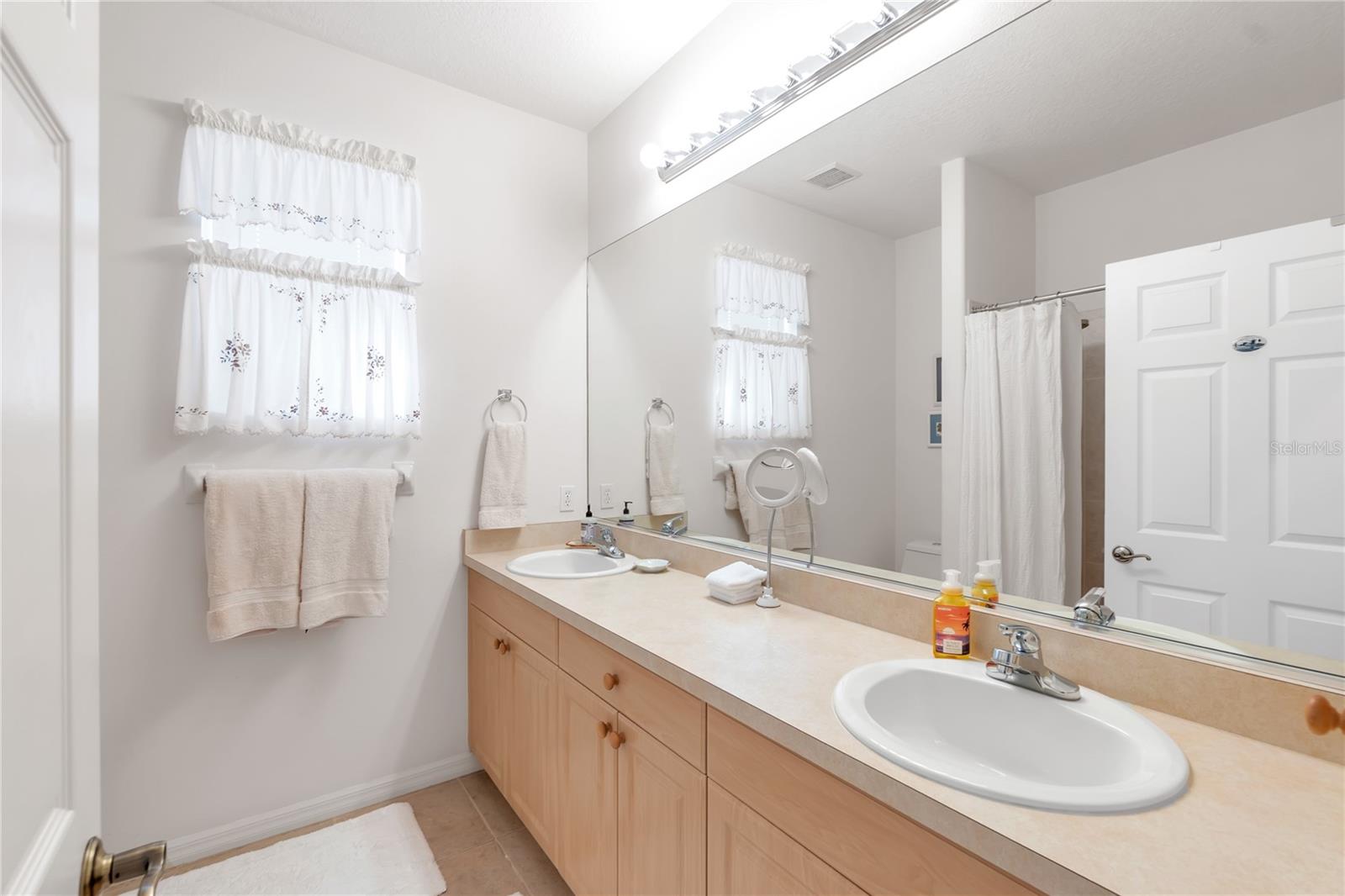 THREE OAKS - Residential