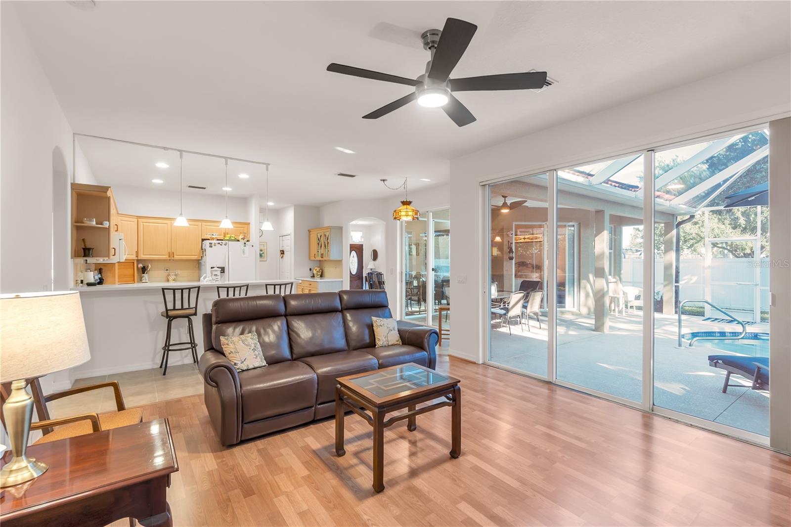 THREE OAKS - Residential