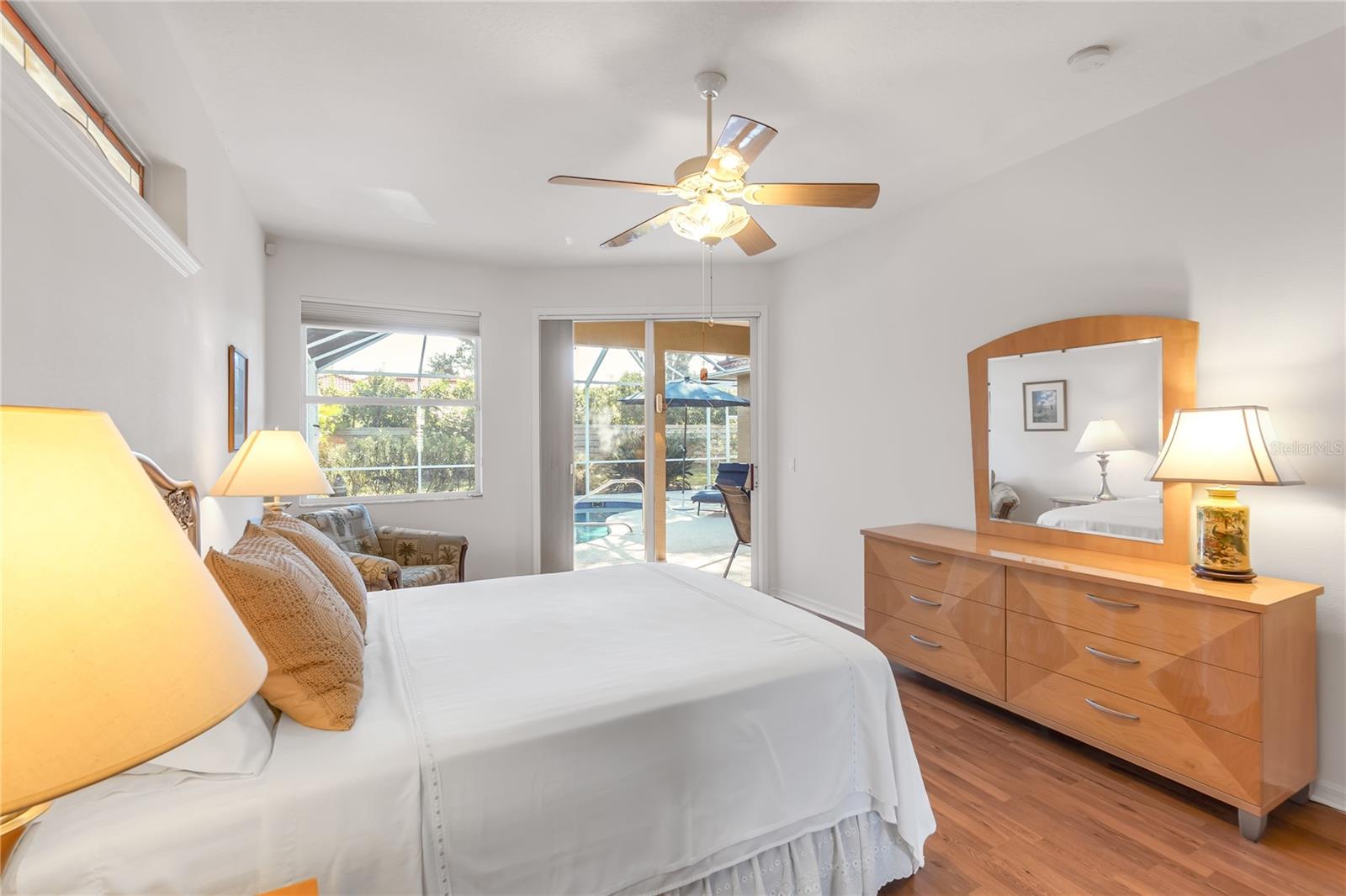 THREE OAKS - Residential