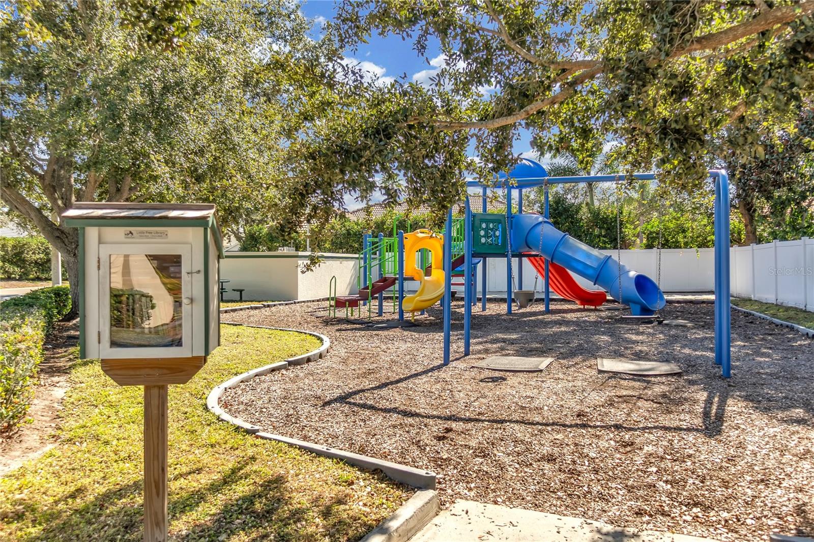 THREE OAKS - Residential