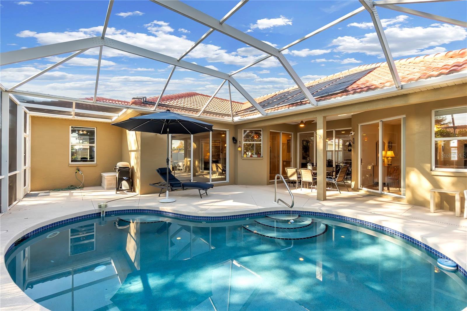 THREE OAKS - Residential