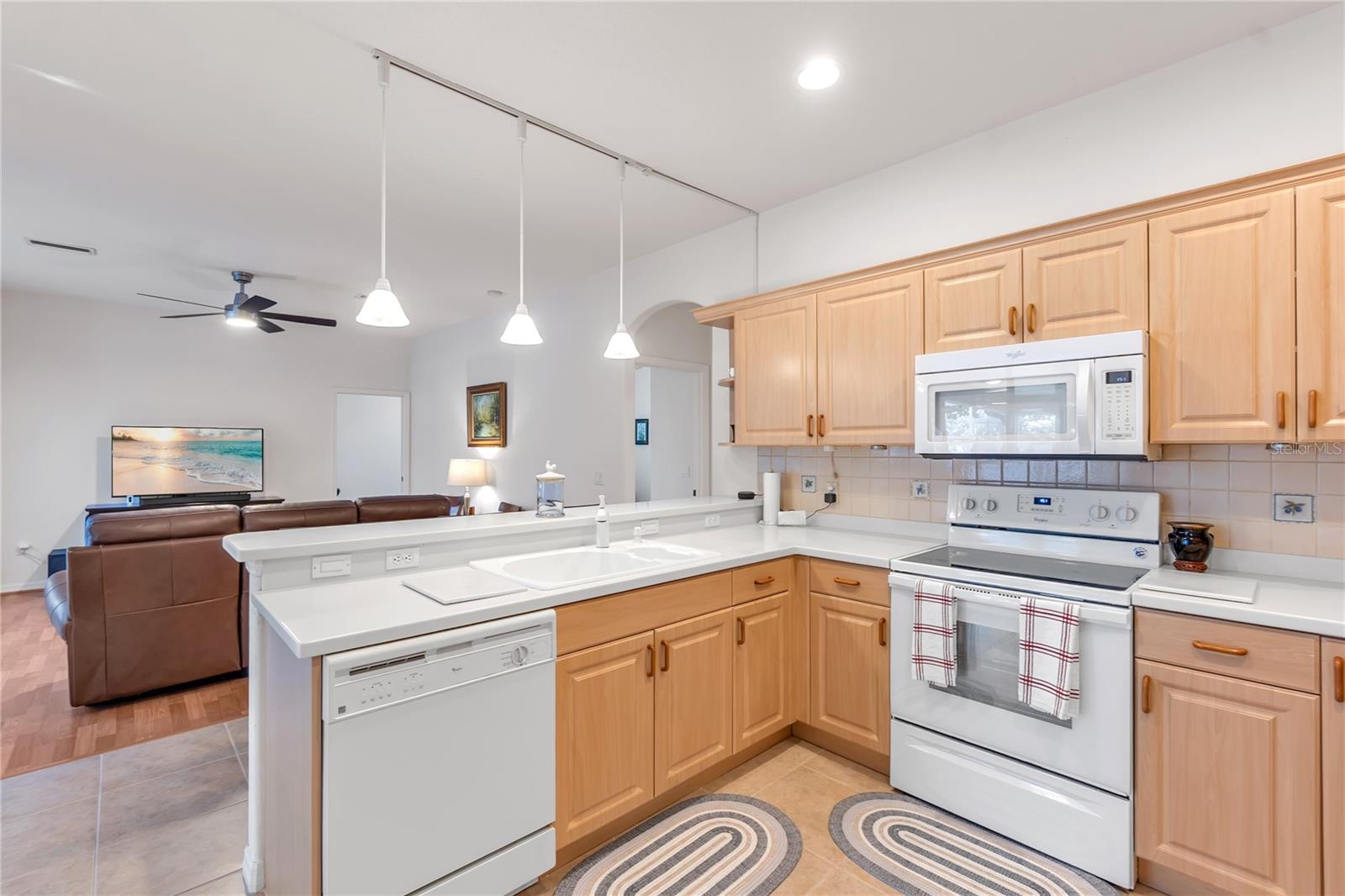 THREE OAKS - Residential