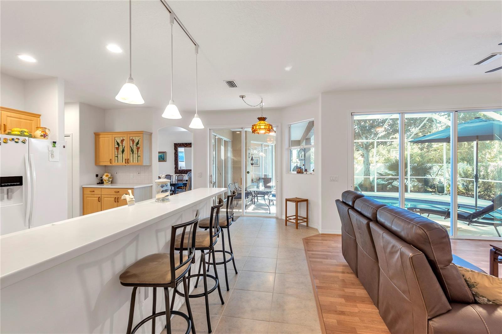 THREE OAKS - Residential