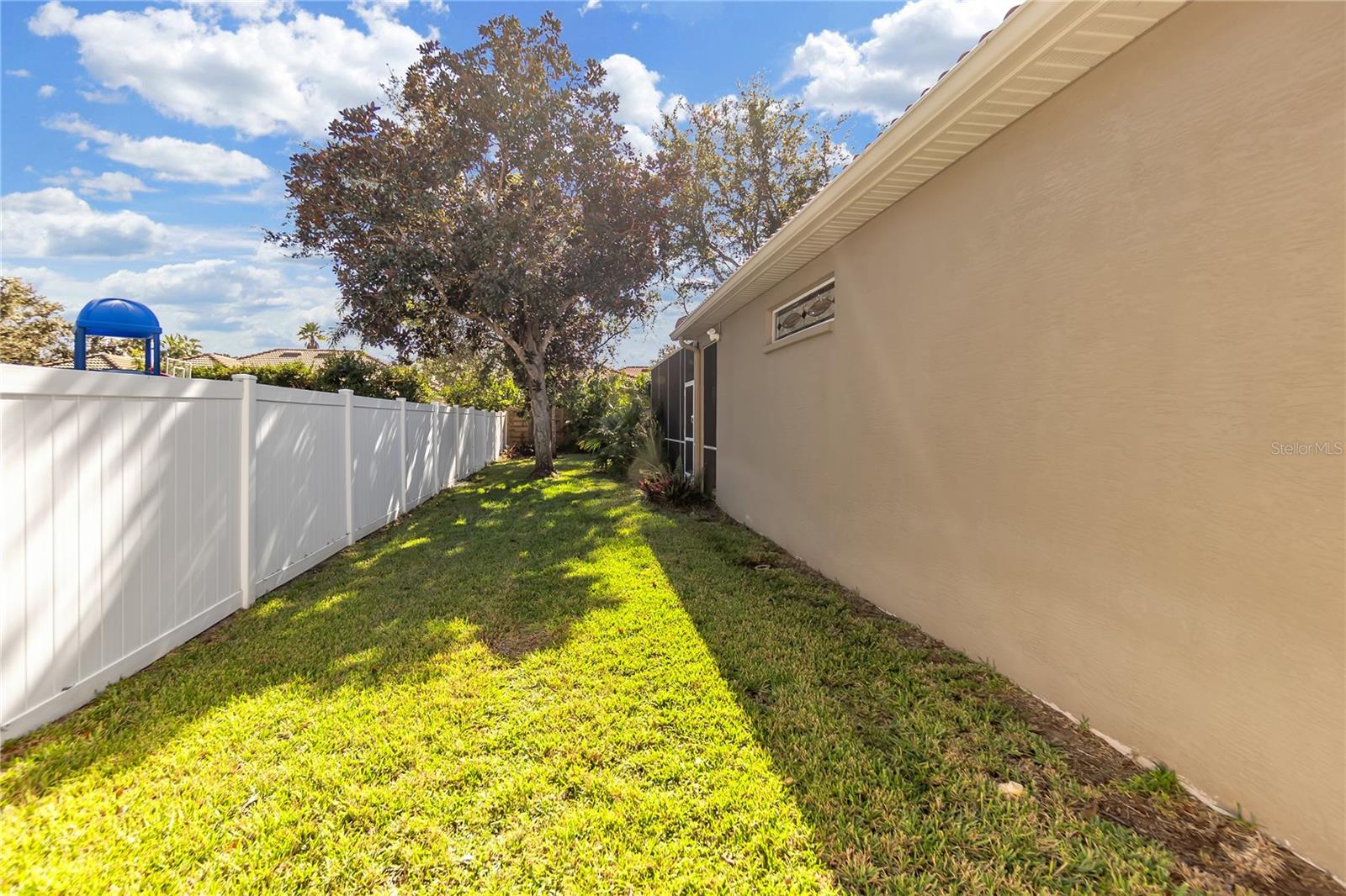 THREE OAKS - Residential