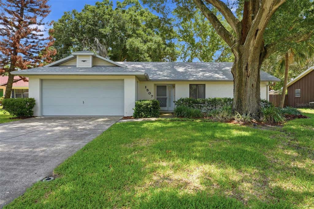 Photo of 1507 Blackberry Court, Eustis, FL 32726 (MLS # O6420675)