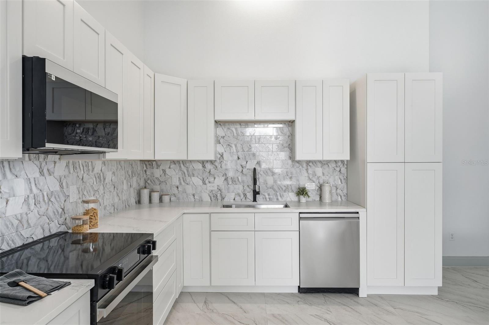 SILVER MEADOWS - Residential