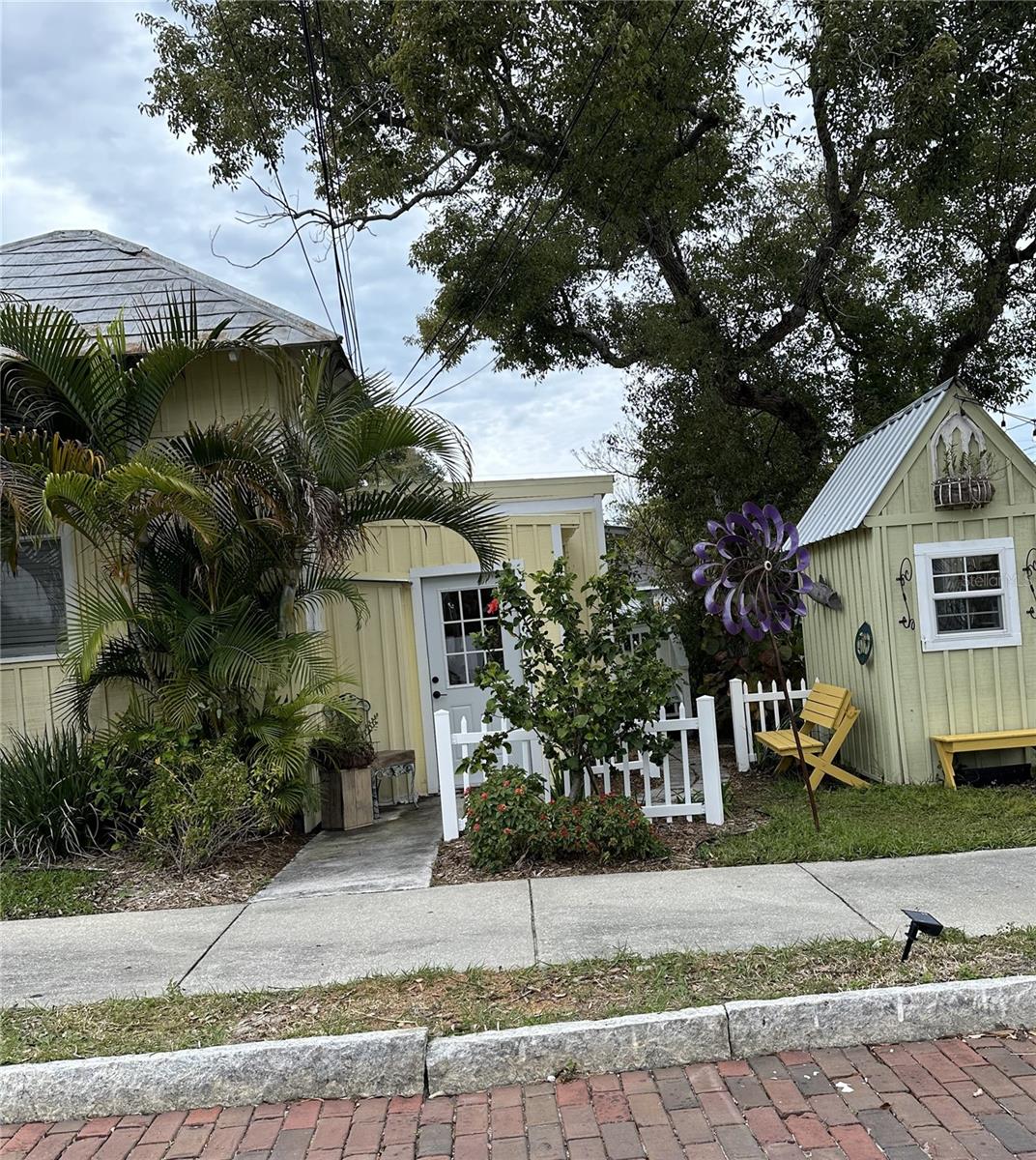 Beautiful (1) Bedroom & (1) Bath, Furnished apartment located in a garden setting in Downtown Tarpon Springs. You are steps away from Historical Downtown, yet this apartment is sitting in a private, courtyard setting with gardens & BBQ area plus table & chairs.
109 Hibiscus Street, #3 is the end apartment in a cute, cottage style Triplex located within a short walk, only minutes from Downtown.
Downtown is filled with great Shops, Restaurants of all kinds, Library, Chamber of Commerce & more. You are short walk to our terrific
Craigs Park, where the manatee's come into the Bayou for all to see. Tarpon Springs is the only City in US that has an active waterfront
at our Sponge Docks where local fisherman go out each week to find sponges, that are sold in the Sponge Docks, which is also filled with
great Restaurants & Shops.
This Apartment, #3 can be rented by the month, preferably (3) months at a time. Will also rent long term lease, up to (1) year lease. The apartment is really nice, with all the amenities needed for a short or long stay. Located next door to an Artist's Co-Op & next to a new Brewery, called Five Branches Brewing, owned by local Veterans.
This Apartment is in a prime location, giving both privacy and minutes away of lots of fun and activities.
Agent is Owner of this property and long time Tarpon Springs Resident.