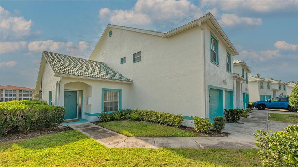 Photo of 6556 Fairway Gardens Dr, Bradenton, FL 34203 (MLS # A4637170)