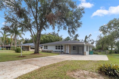 A home in EUSTIS