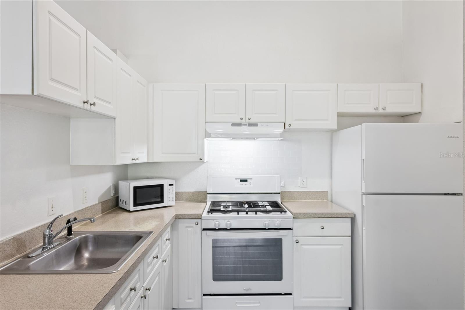 GRAND RESERVE/KIRKMAN PARKE CO - Residential