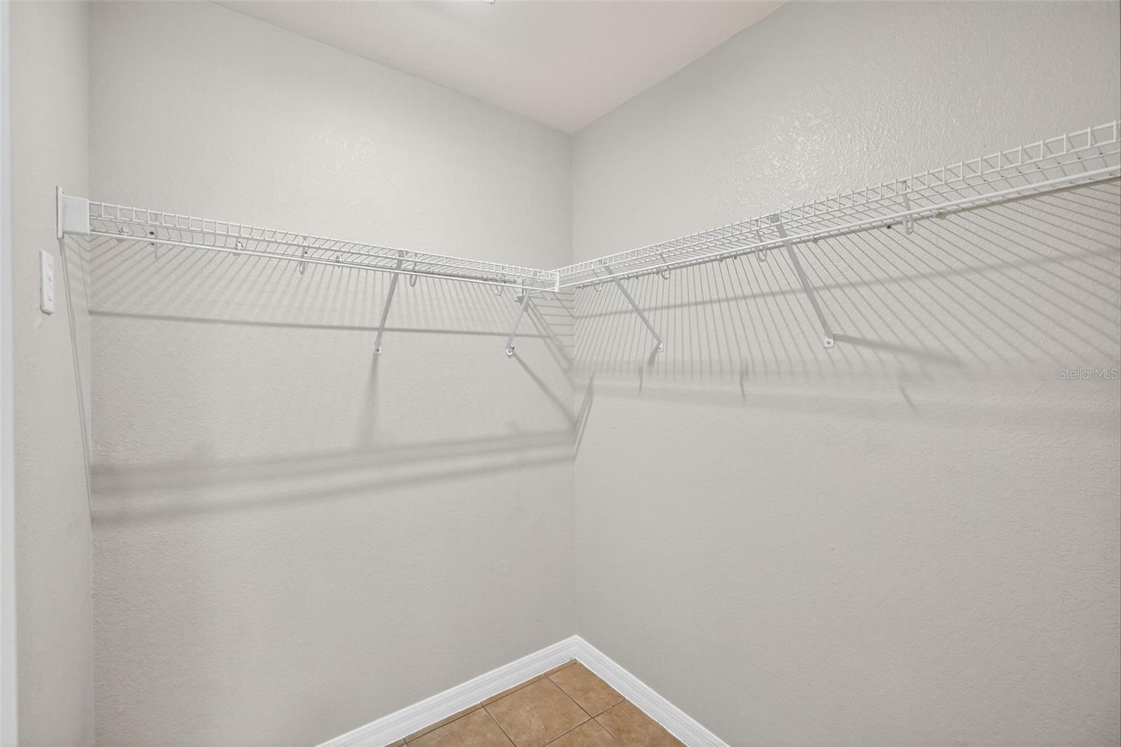 HUNTERS POINTE AT HUNTERS RESERVE A CONDO - Residential