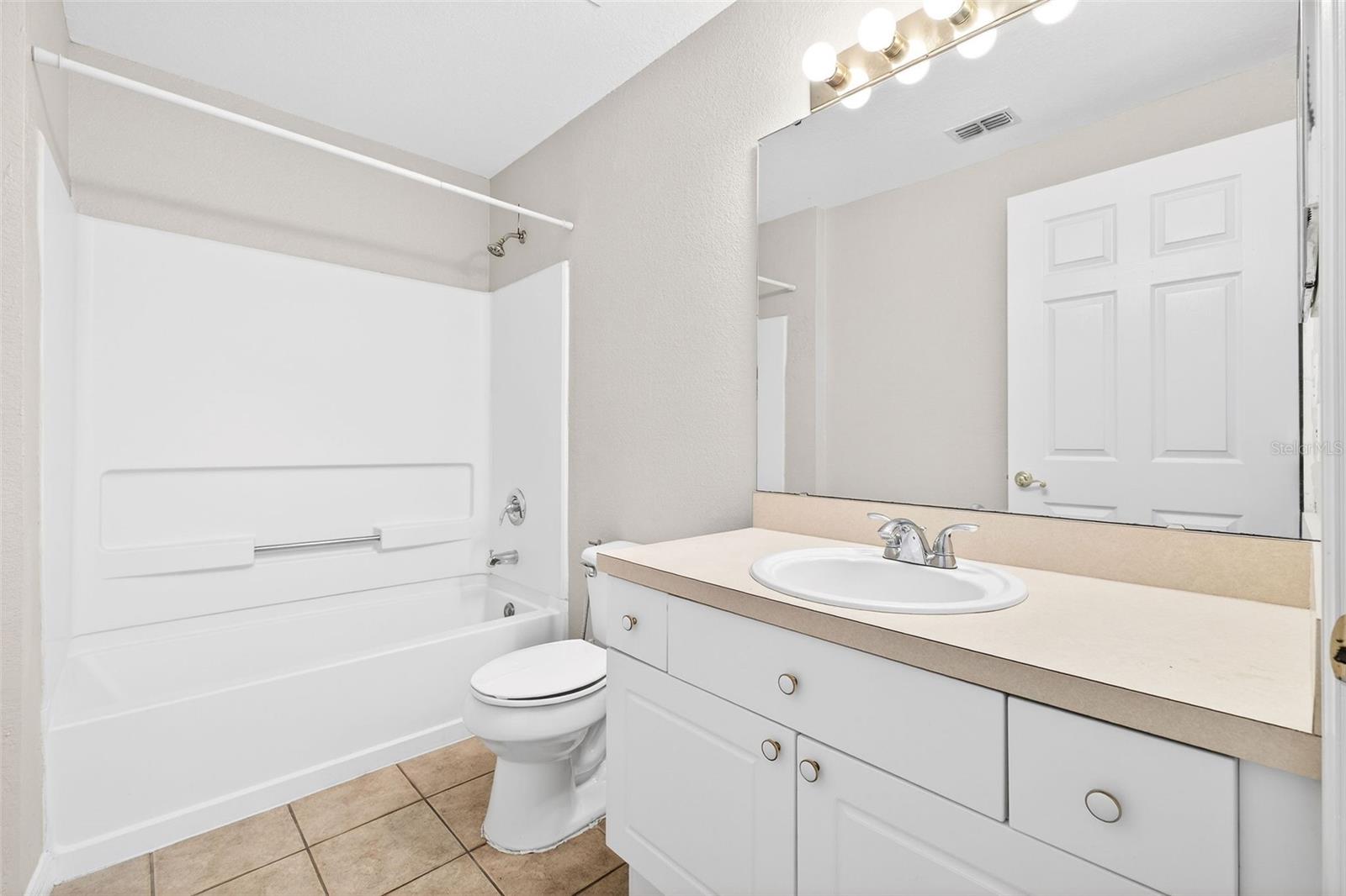 HUNTERS POINTE AT HUNTERS RESERVE A CONDO - Residential