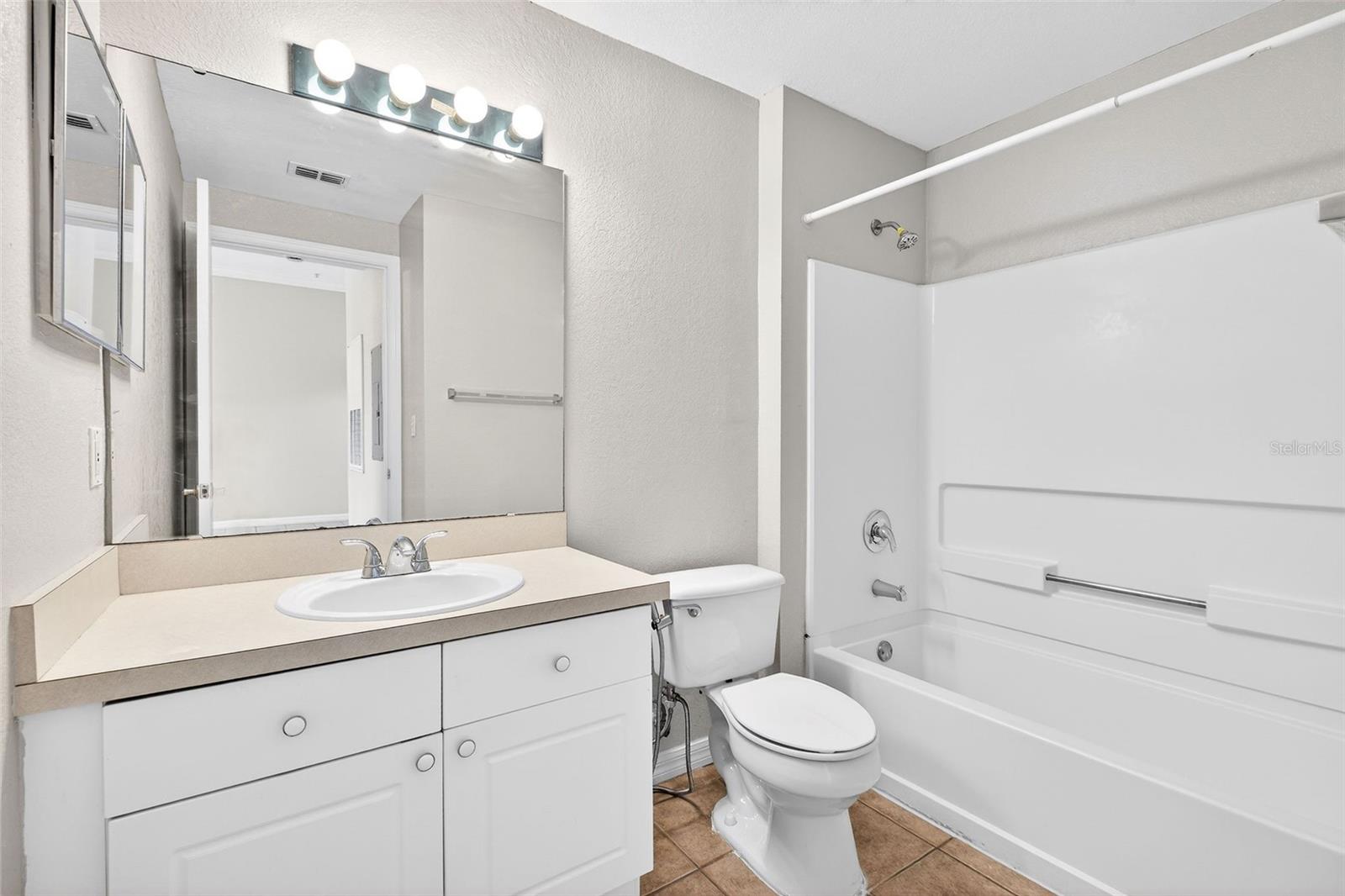 HUNTERS POINTE AT HUNTERS RESERVE A CONDO - Residential