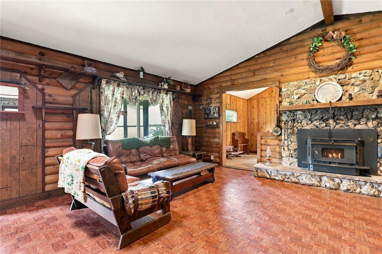 255 PINE OAK LANE