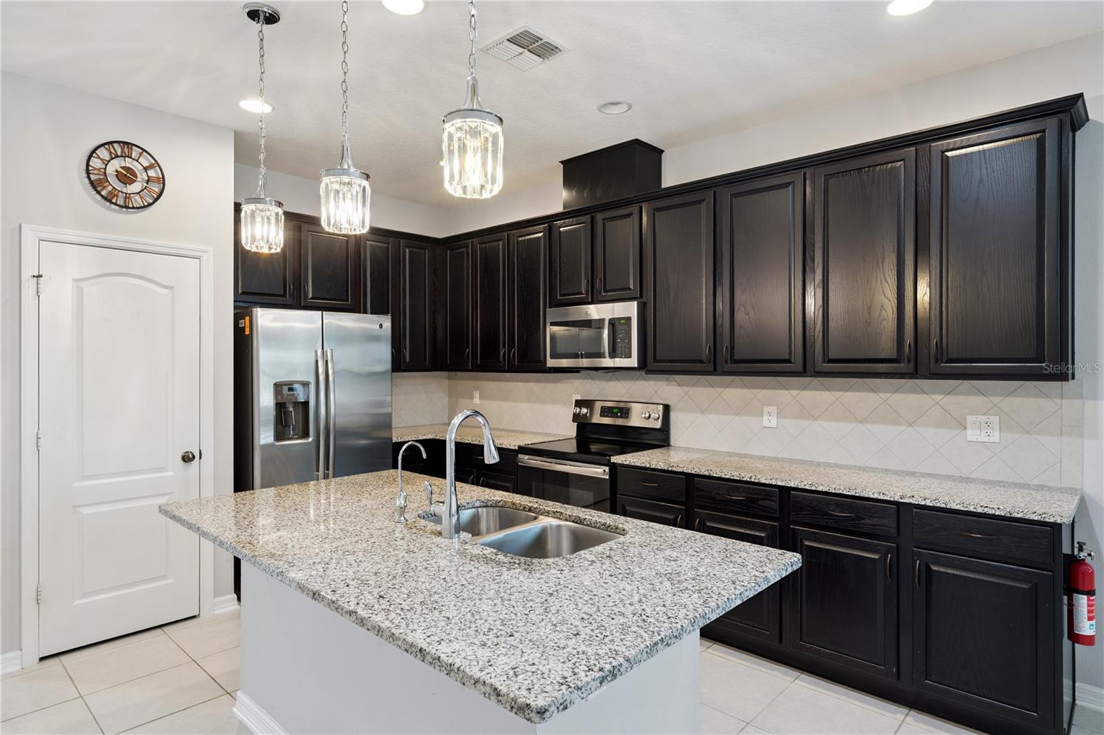 SUMMERLAKE GROVES - Residential