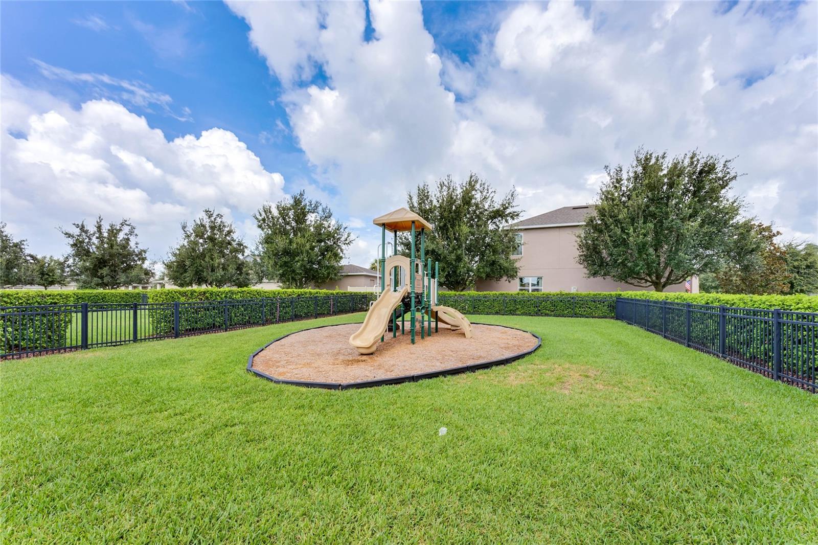 SUMMERLAKE GROVES - Residential