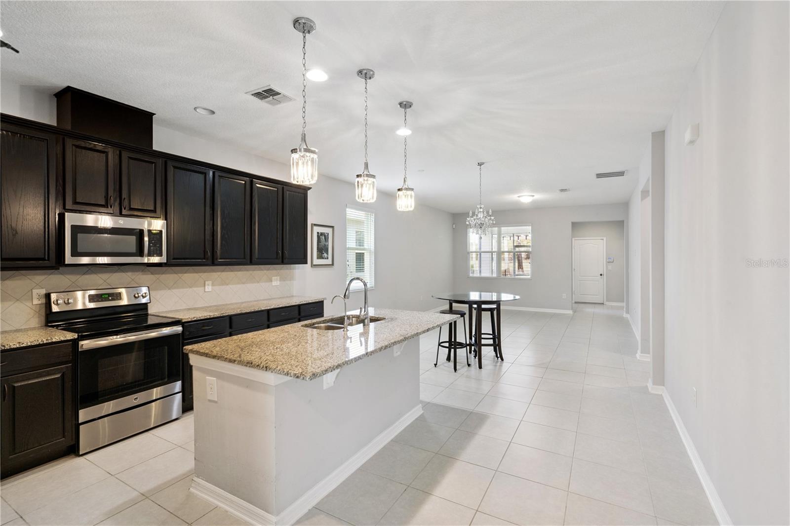 SUMMERLAKE GROVES - Residential