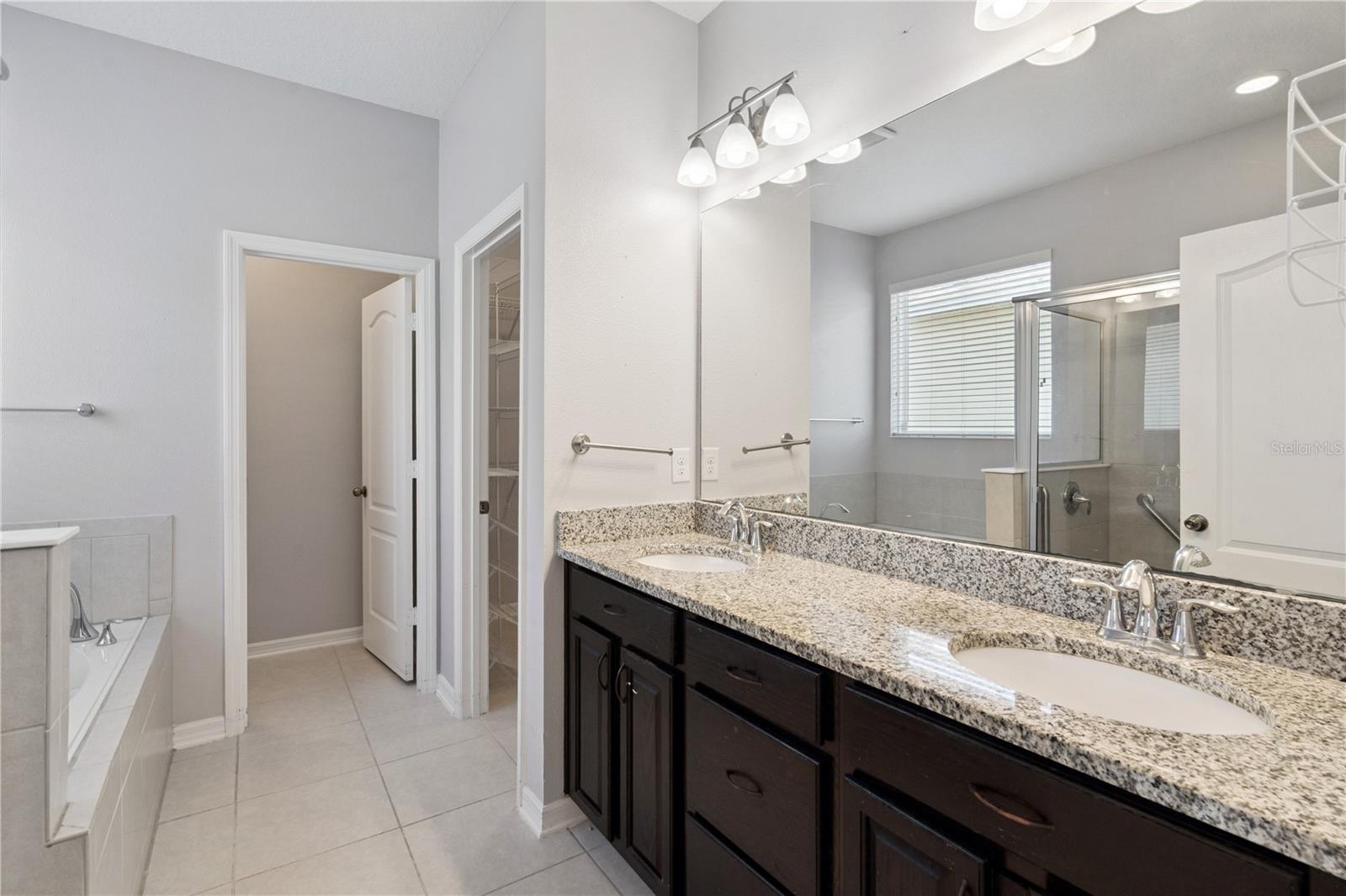 SUMMERLAKE GROVES - Residential